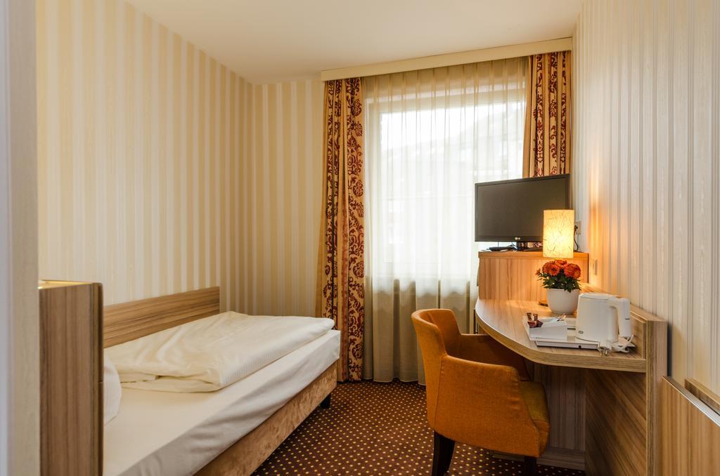 Hotel Alte Post Lehrte Exterior foto